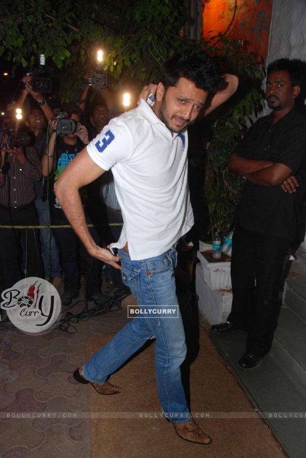 Ritesh Deshmukh at Shahid Kapoor's birthday celebration at Olive, Bandra