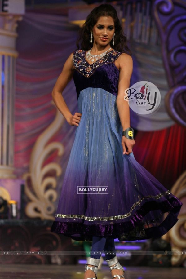 Model walks the ramp at Grand Finale of Indian Princess 2011-12