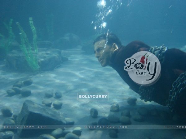 Akshay Kumar is under water