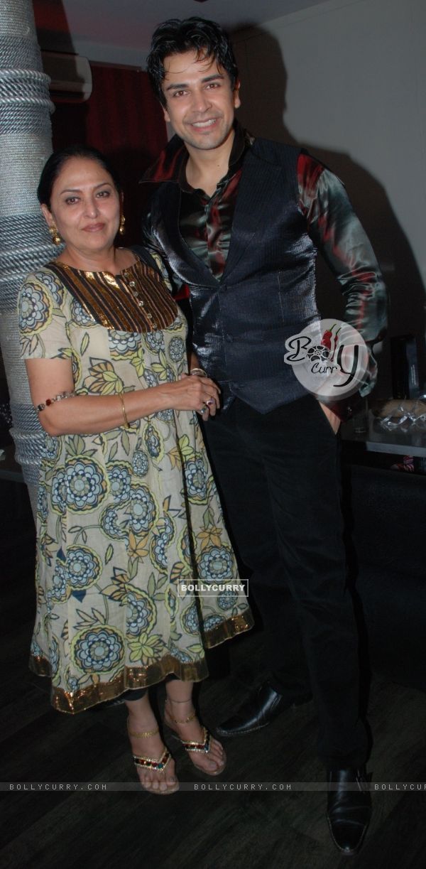 Anju Mahendroo at Piyush Sachdev birthday bash -A rocking affair