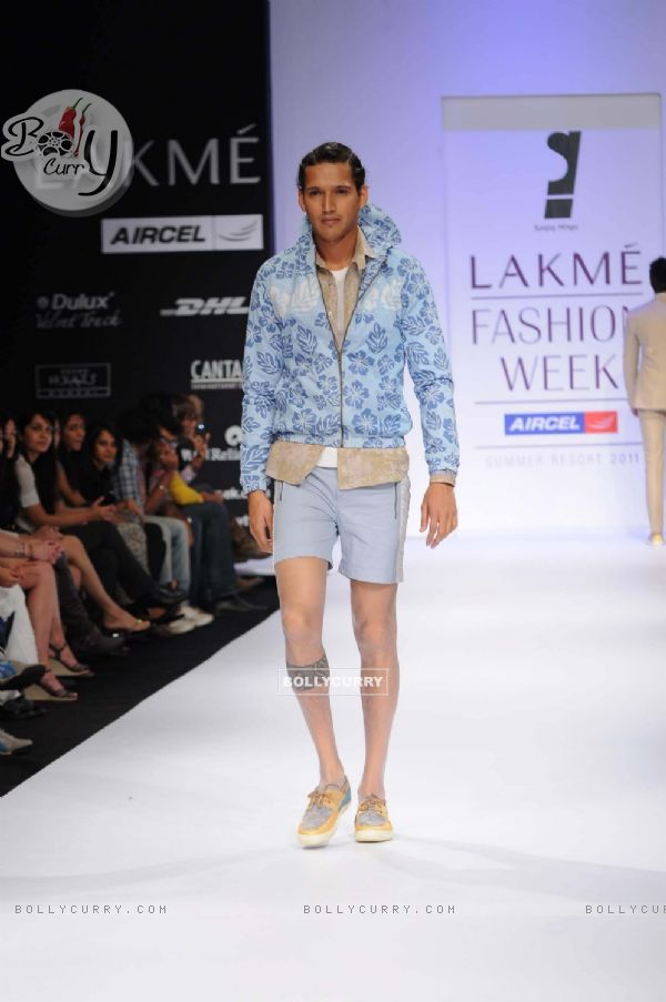 A model displays designer Sanjay Hingu's creations during the Lakme Fashion Week day 4 in Mumbai. .