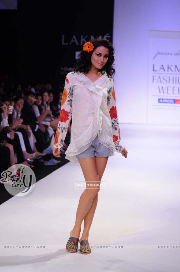A model displays designer Purvi Doshi's creations during the Lakme Fashion Week day 4 in Mumbai. .