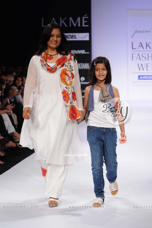 Designer Purvi Doshi's creations during the Lakme Fashion Week day 4 in Mumbai. .