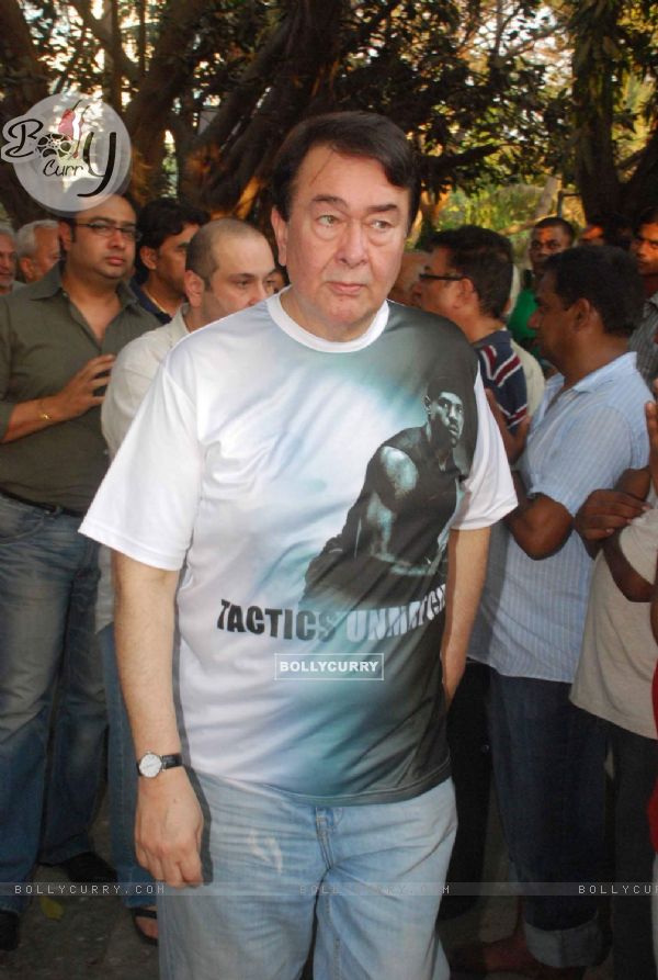 Randhir Kapoor at Navin Nischol funeral at Santacruz. .
