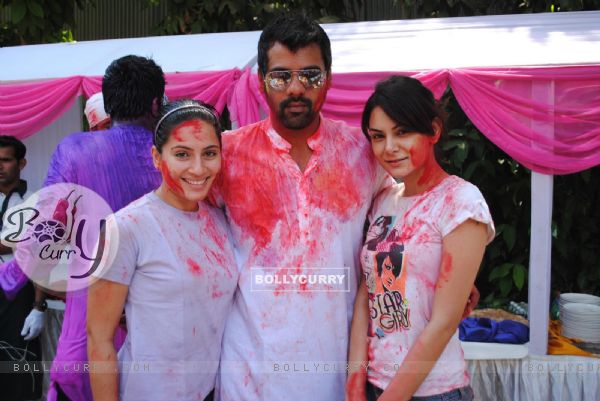 Shabir Ahluwalia with Kanchi Kaul and Aanchal Kumar at Holi Party at Versova