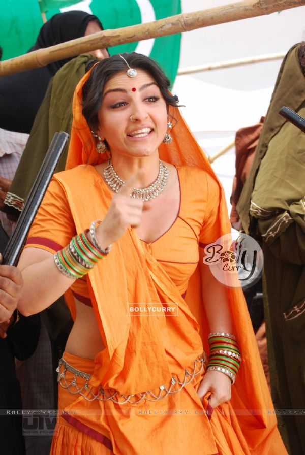 Soha Ali Khan fighting with the police (12615)