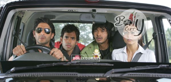 Arshad Warsi, Tusshar Kapoor, Shreyas Talpade and Amrita looking shocked