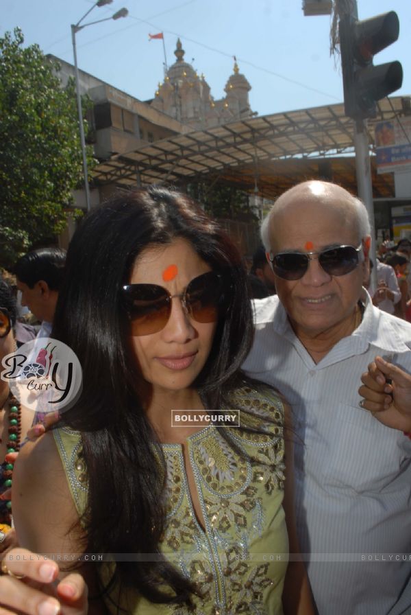 Shilpa Shetty snapped at Siddhivinayak Temple