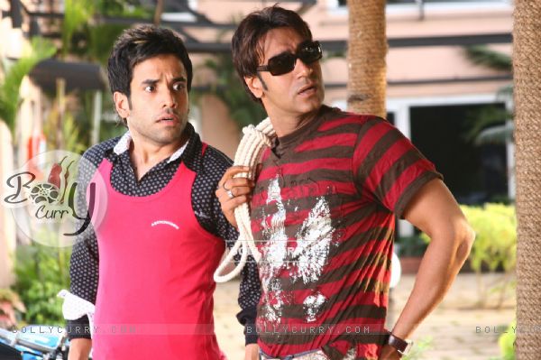 Ajay and Tusshar looking shocked (12695)