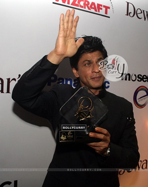 Shah Rukh Khan honoured at FICCI Frames Excellence Honours 2011