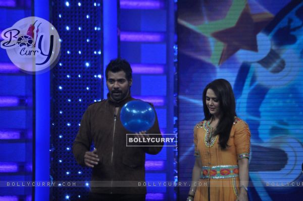 Preity and Shabir on the sets of Guinness World Records at RK Studios
