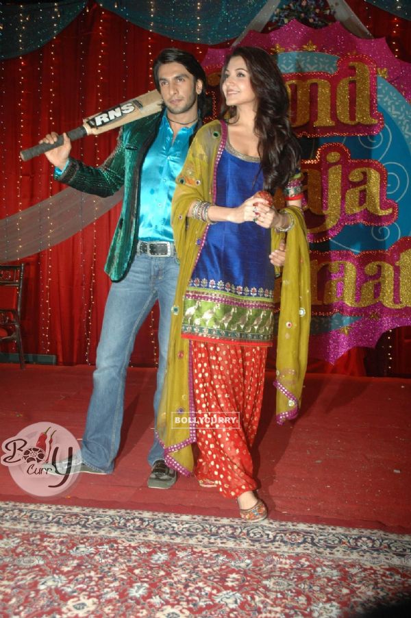 Anushka and Ranveer at Band Baaja Baraat promo shoot for Sony at Yash Raj Studios (127782)