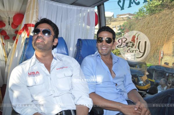 Sunil Shetty and Akshay Kumar during the promotion of their film 'Thank You' (128177)