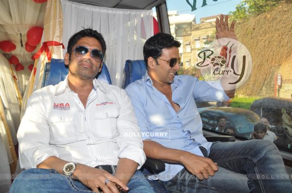 Sunil Shetty and Akshay Kumar during the promotion of their film 'Thank You' (128179)