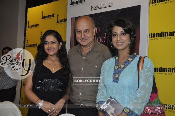 Anupam Kher, Mahie & Avika unveil Broken Melodies Book at Landmark in Mumbai on Friday Night. .