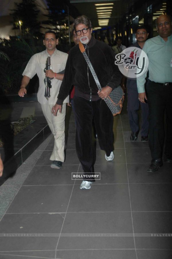 Amitabh Bachchan returns from Poland visit