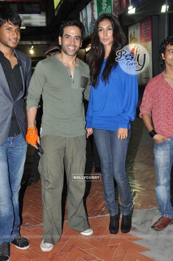 Tusshar, Preeti and Sundeep at 'Shor In The City' movie promotional event at Inorbit Mall (130627)