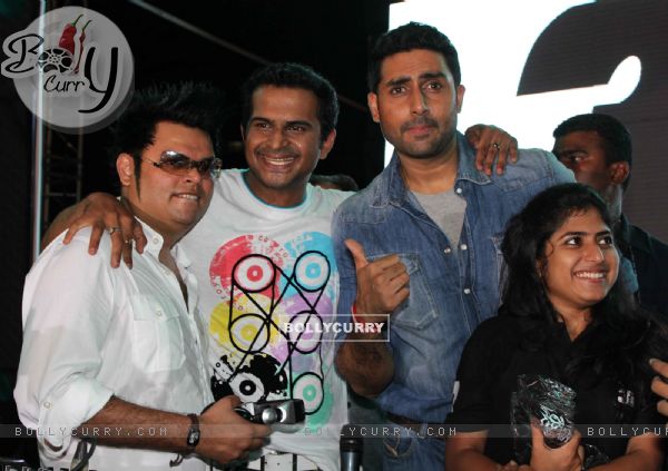 Abhishek Bachchan and the cast of Dum Maro Dum promote the film at No Smoking Concert Chitrakoot Ground (130659)