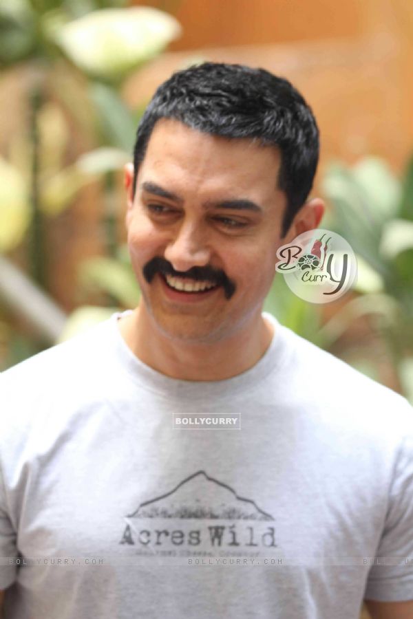 Aamir Khan for special screening of Zokkomon