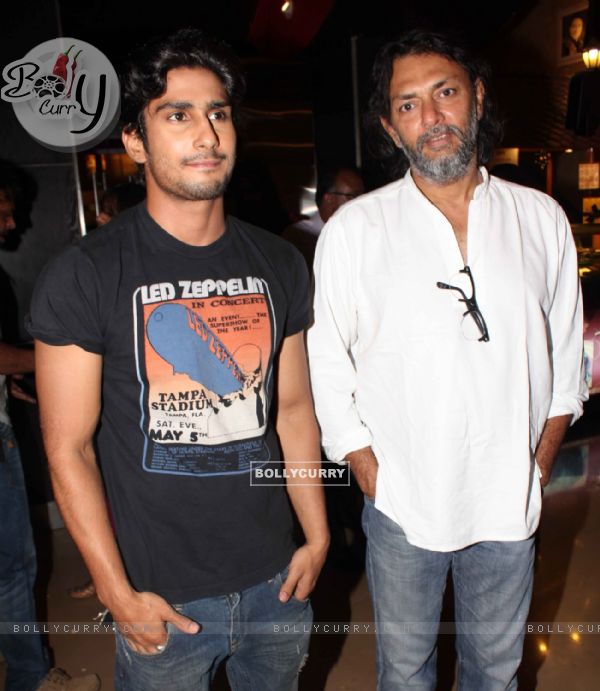 Rakeysh Omprakash Mehra and Prateik Babbar at special screening of movie 'Dum Maaro Dum' at PVR Juhu (131356)