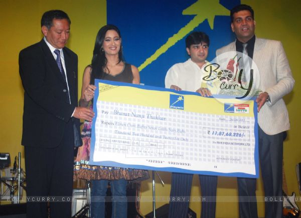 Shweta Tiwari at felicitation of jackpot winners of Playwin