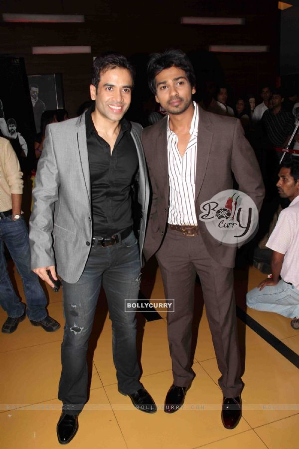 Tusshar Kapoor and Nikhil Dwivedi at premiere of movie 'Shor In The City' (132174)
