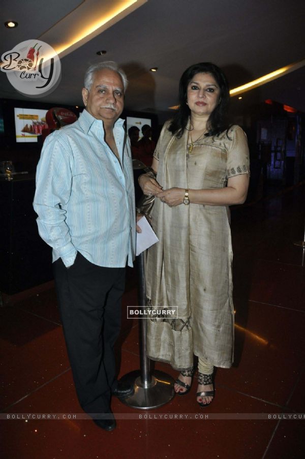 Ramesh Sippy with wife Kiran Juneja at Shor in the City premiere (132210)