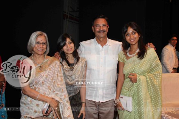 Suresh Oberoi with his family at Yogi Rishi Swami Ramdev interaction on the subject of Enrichment of