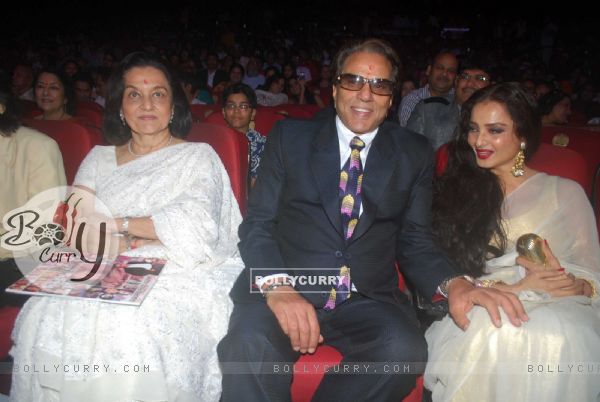 Dharmendra, Rekha and Asha Parekh at Dada Saheb Phalke Awards