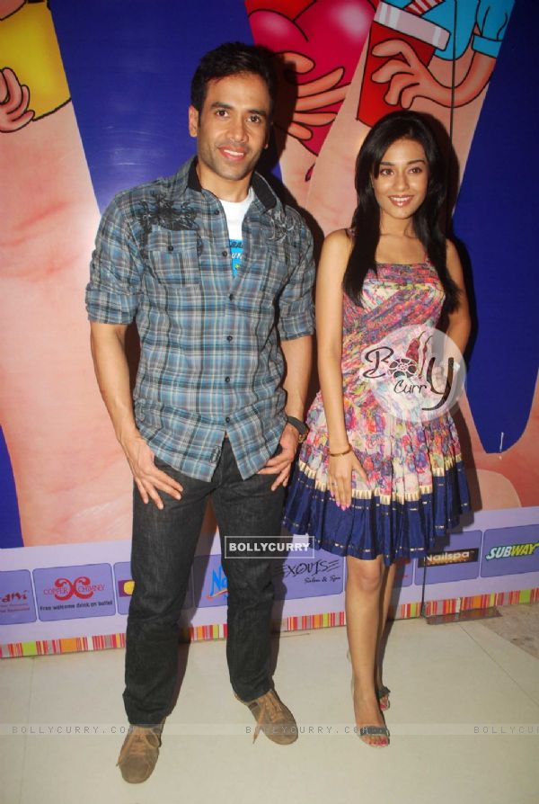 Tusshar Kapoor and Amrita Rao at a promotional event for film Love U... Mr. Kalakaar! at Oberoi Mall (133383)