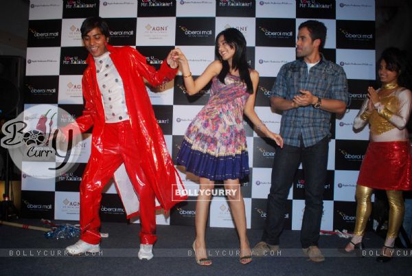 Tusshar Kapoor and Amrita Rao at a promotional event for film Love U... Mr. Kalakaar! at Oberoi Mall (133386)