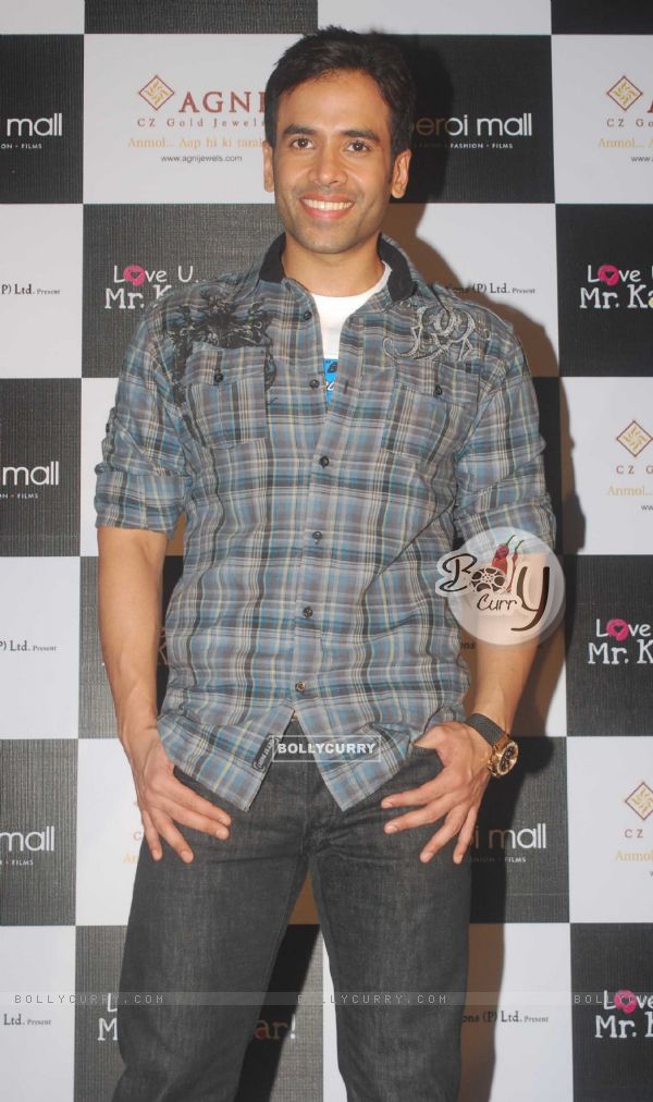 Tusshar Kapoor at a promotional event for film Love U... Mr. Kalakaar! at Oberoi Mall (133389)