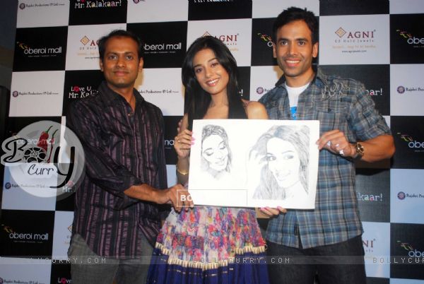 Tusshar Kapoor and Amrita Rao at a promotional event for film Love U... Mr. Kalakaar! at Oberoi Mall (133390)