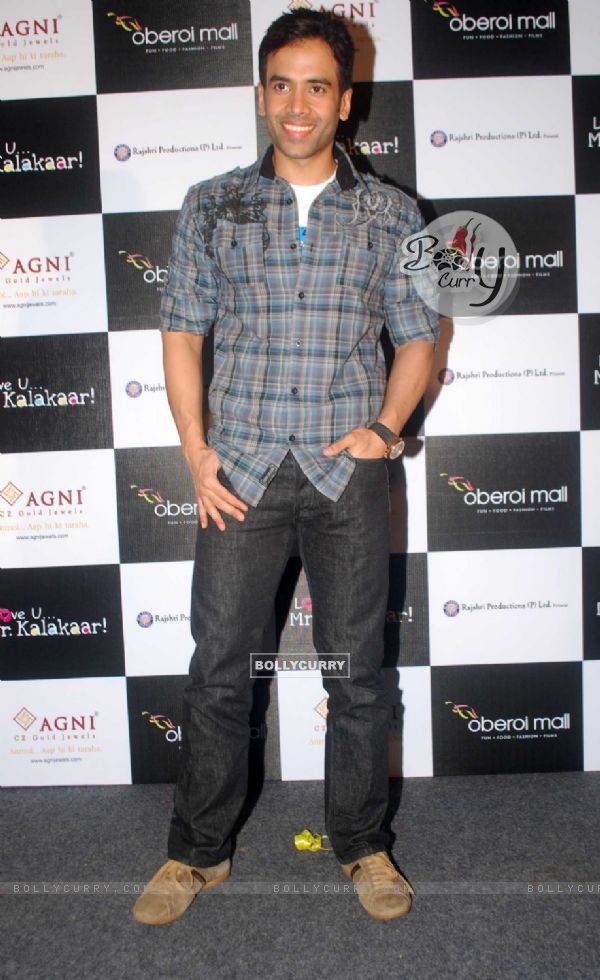 Tusshar Kapoor at a promotional event for film Love U... Mr. Kalakaar! at Oberoi Mall (133392)
