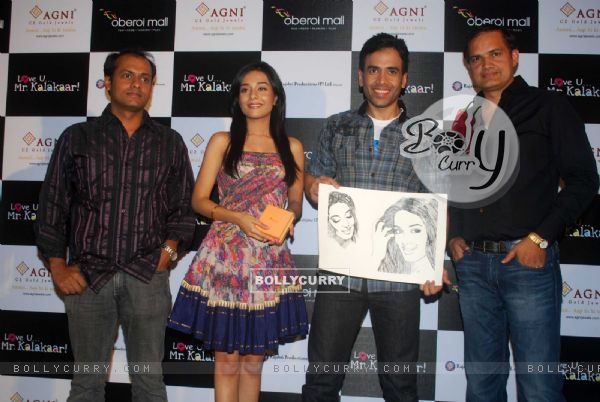 Tusshar Kapoor and Amrita Rao at a promotional event for film Love U... Mr. Kalakaar! at Oberoi Mall (133393)