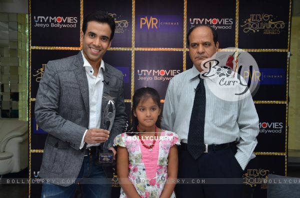 Tusshar Kapoor wins Best Actor in a comic role at the 1st Jeeyo Bollywood Awards