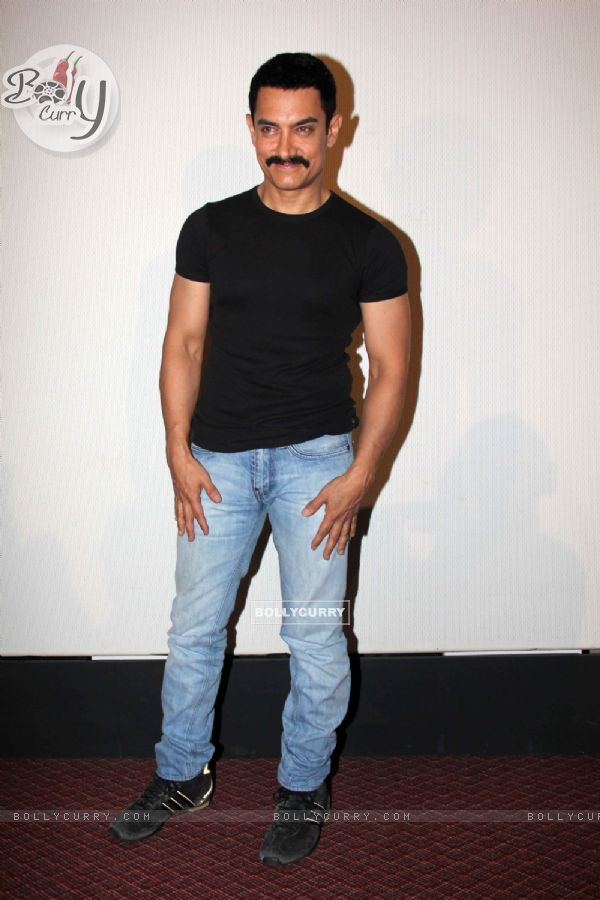 Aamir Khan unveils Delhi Belly first look (134322)