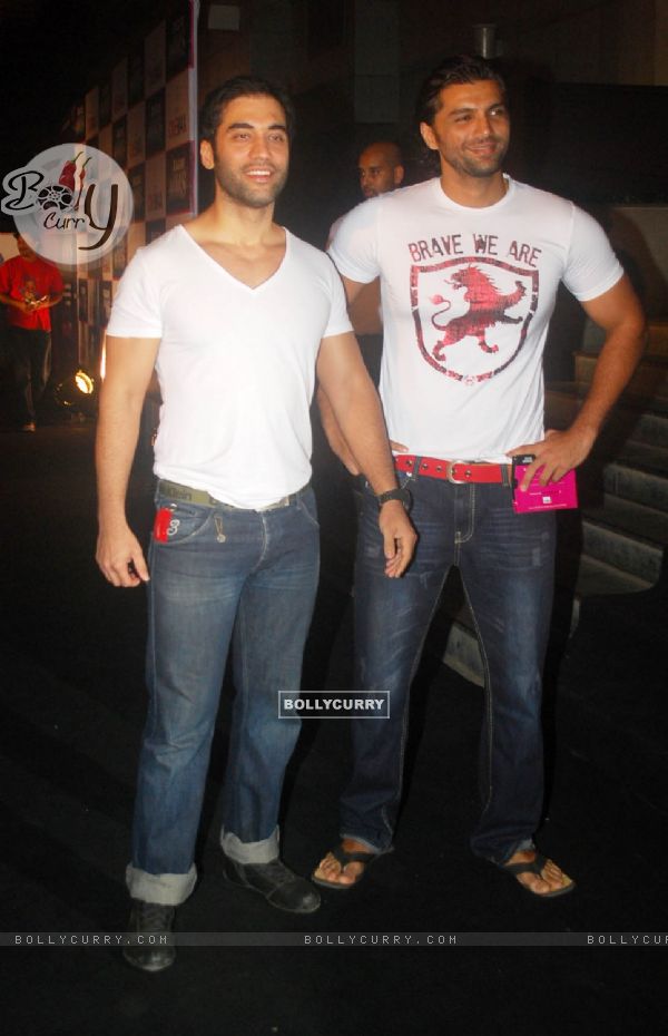 Kushal Punjabi and Chetan Hansraj at film Ragini MMS premiere at Cinemax, Andheri in Mumbai