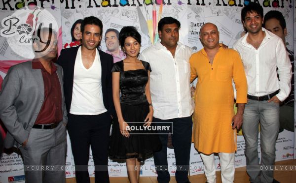 Tusshar Kapoor and Amrita Rao at 'Love U... Mr. Kalakaar!' movie screening (134377)