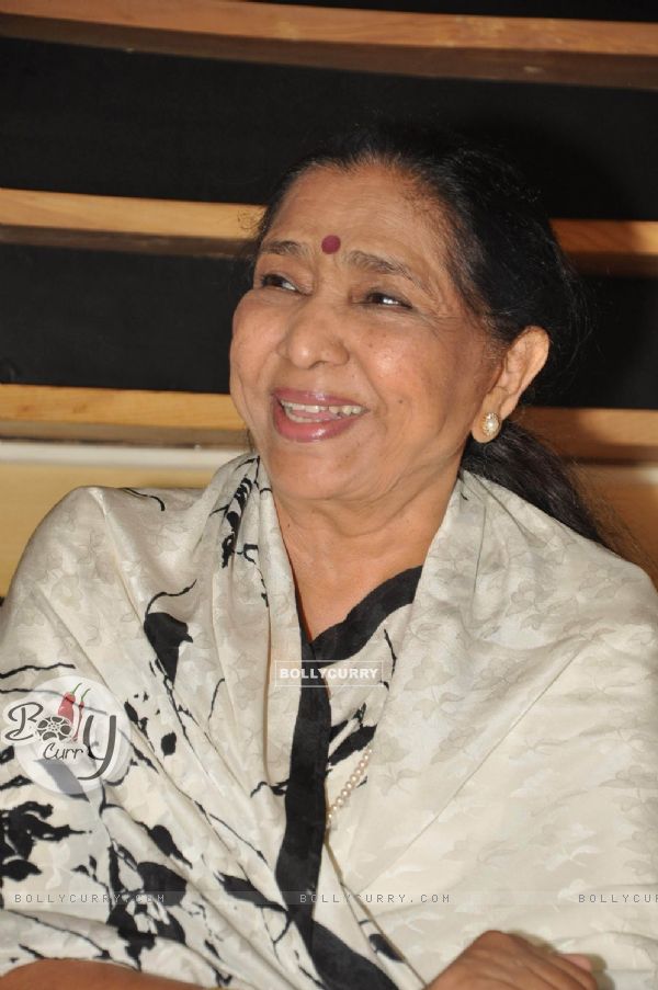 Veteran singer Asha Bhosle records for