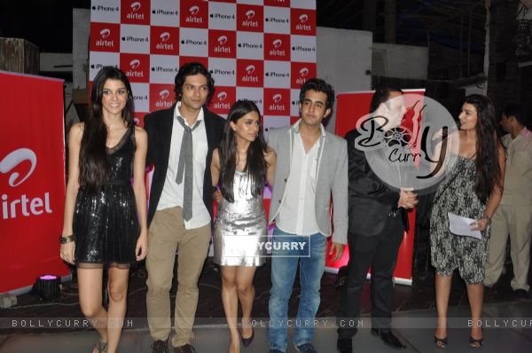 iPhone 4 launched by star cast of film Always Kabhi Kabhi (135945)