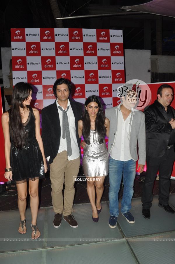 iPhone 4 launched by star cast of film Always Kabhi Kabhi (135946)
