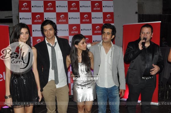 iPhone 4 launched by star cast of film Always Kabhi Kabhi (135947)