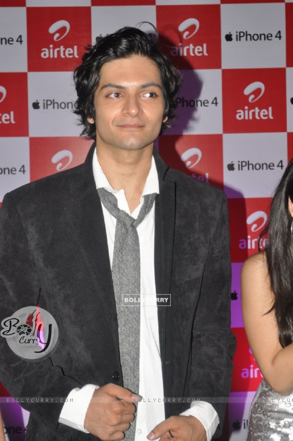 iPhone 4 launched by star cast of film Always Kabhi Kabhi (135949)