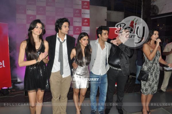iPhone 4 launched by star cast of film Always Kabhi Kabhi (135951)