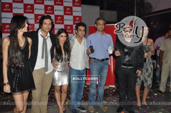 iPhone 4 launched by star cast of film Always Kabhi Kabhi (135956)