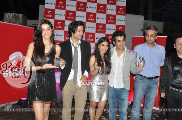 iPhone 4 launched by star cast of film Always Kabhi Kabhi (135959)