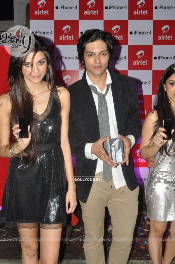 iPhone 4 launched by star cast of film Always Kabhi Kabhi (135962)
