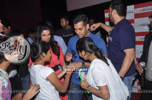 Salman Khan and Asin for upcoming film 'READY' exclusively for NGO Kids at Cinemax Versova (136680)