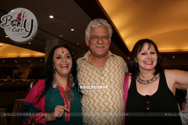 Om Puri and Ila Arun at press meet of Film 'West is West' (136945)